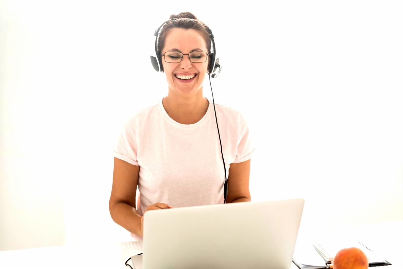 Sala operativa con sistemi di monitoraggio attivi